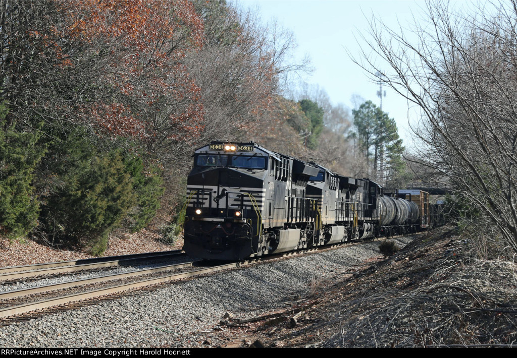 NS 3634 leads train 351 westbound
